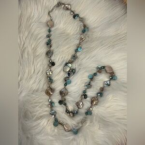 ☀️Excellent Condition ☀️Women’s Elegant Multi-Color Shell Necklace